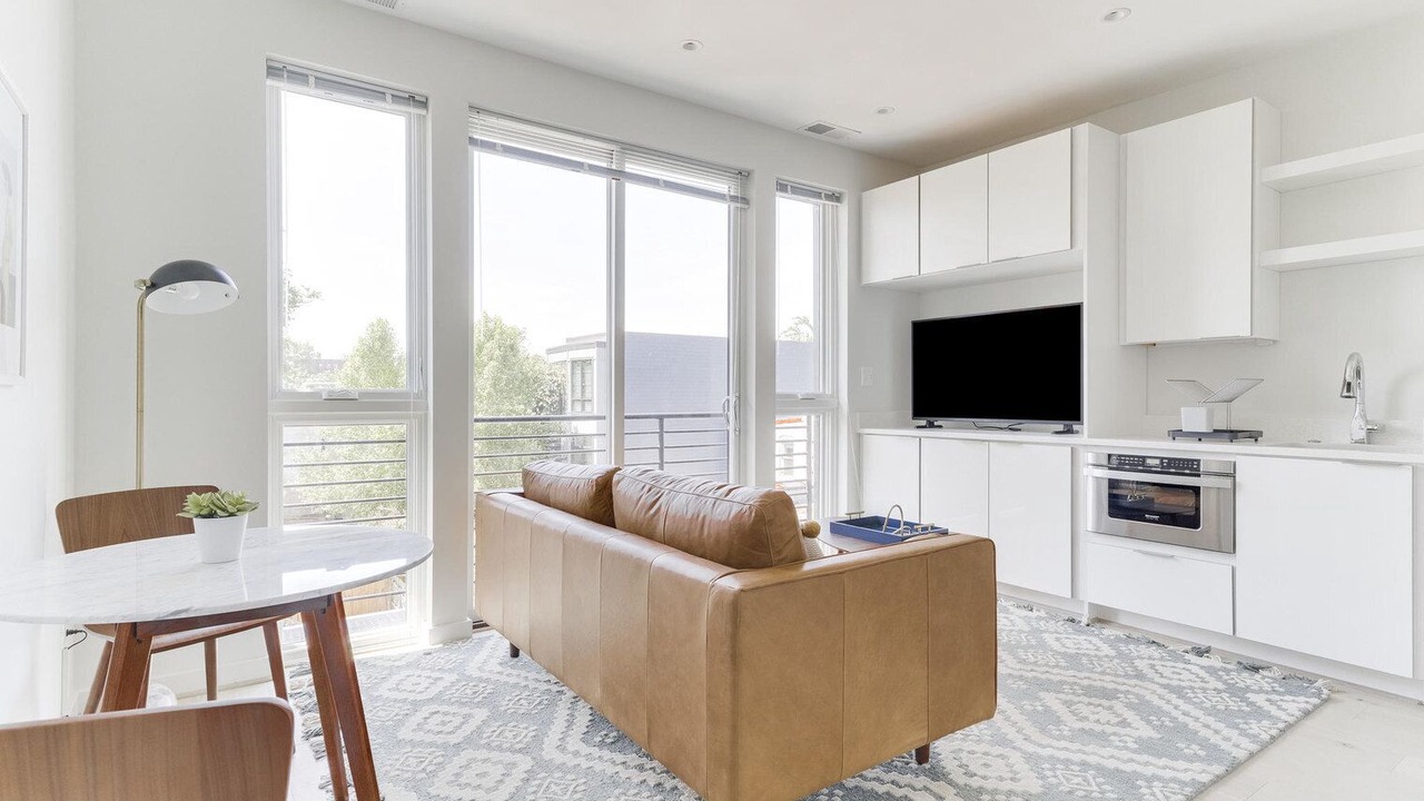 Photo of Livingroom in H Street Corridor