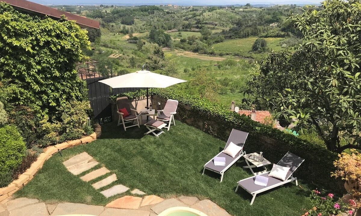 Photo of Outdoor in Lari