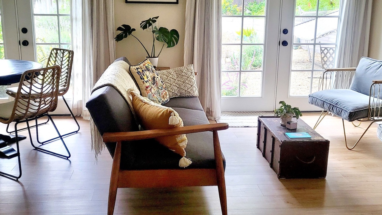 Photo of Livingroom in Woodland Hills