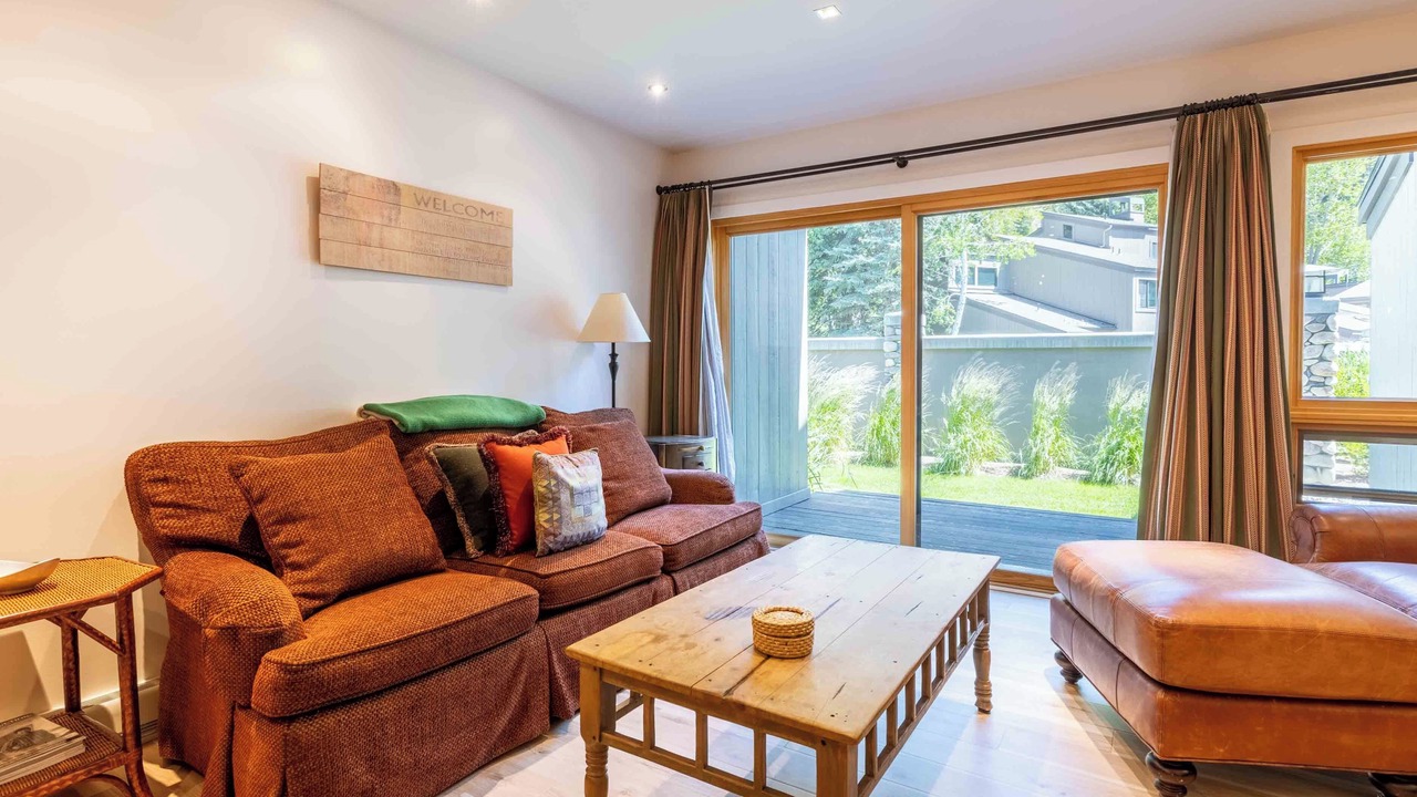 Photo of Livingroom in Warm Springs