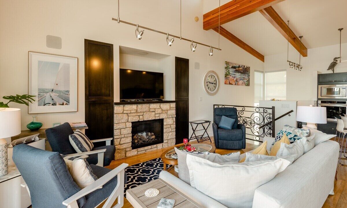Photo of Livingroom in Lower Lonsdale
