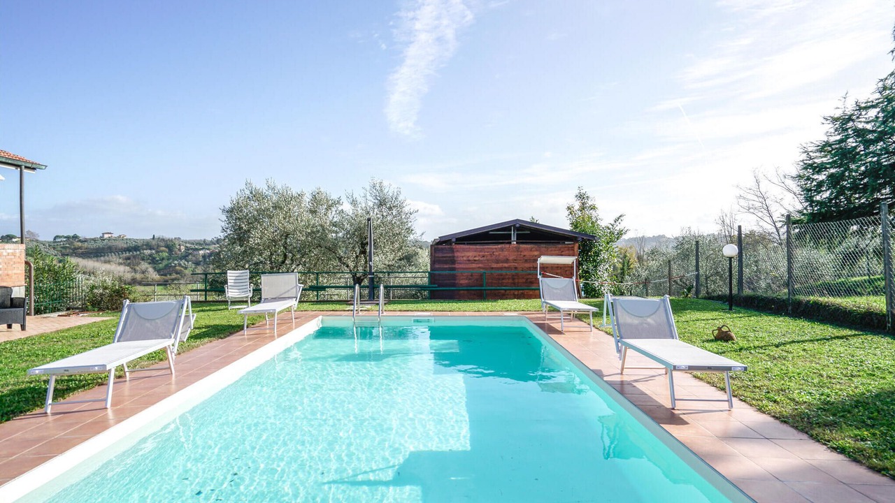 Photo of Outdoor in Lari
