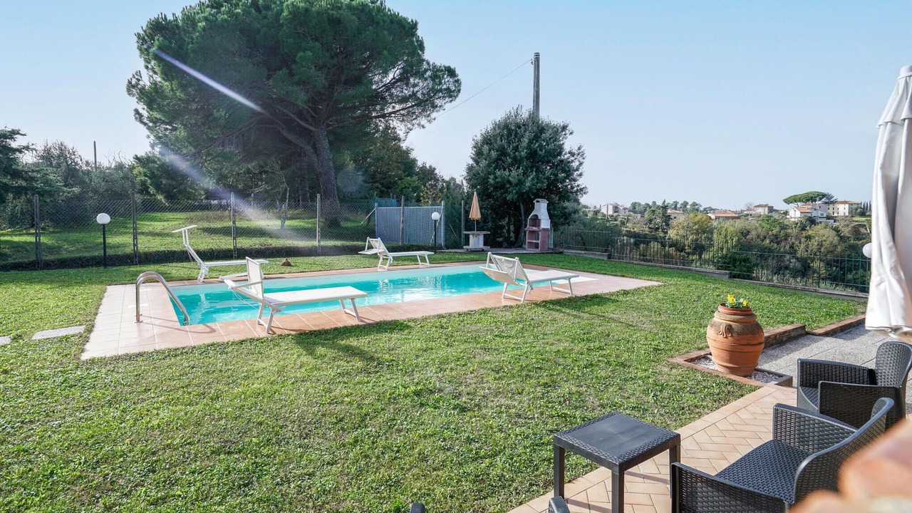 Photo of Outdoor in Lari