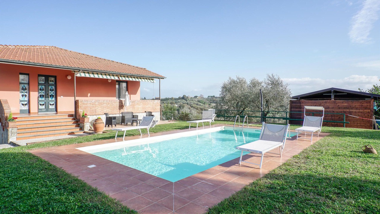 Photo of Outdoor in Lari