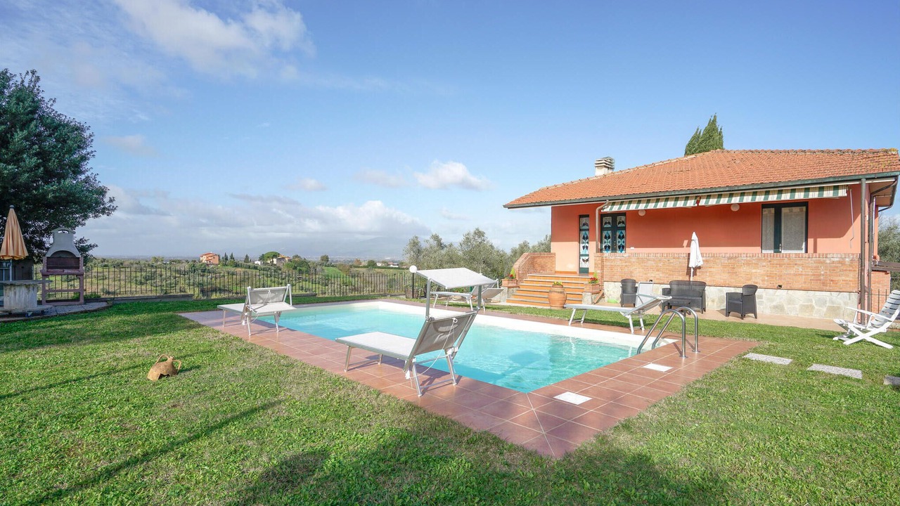 Photo of Outdoor in Lari