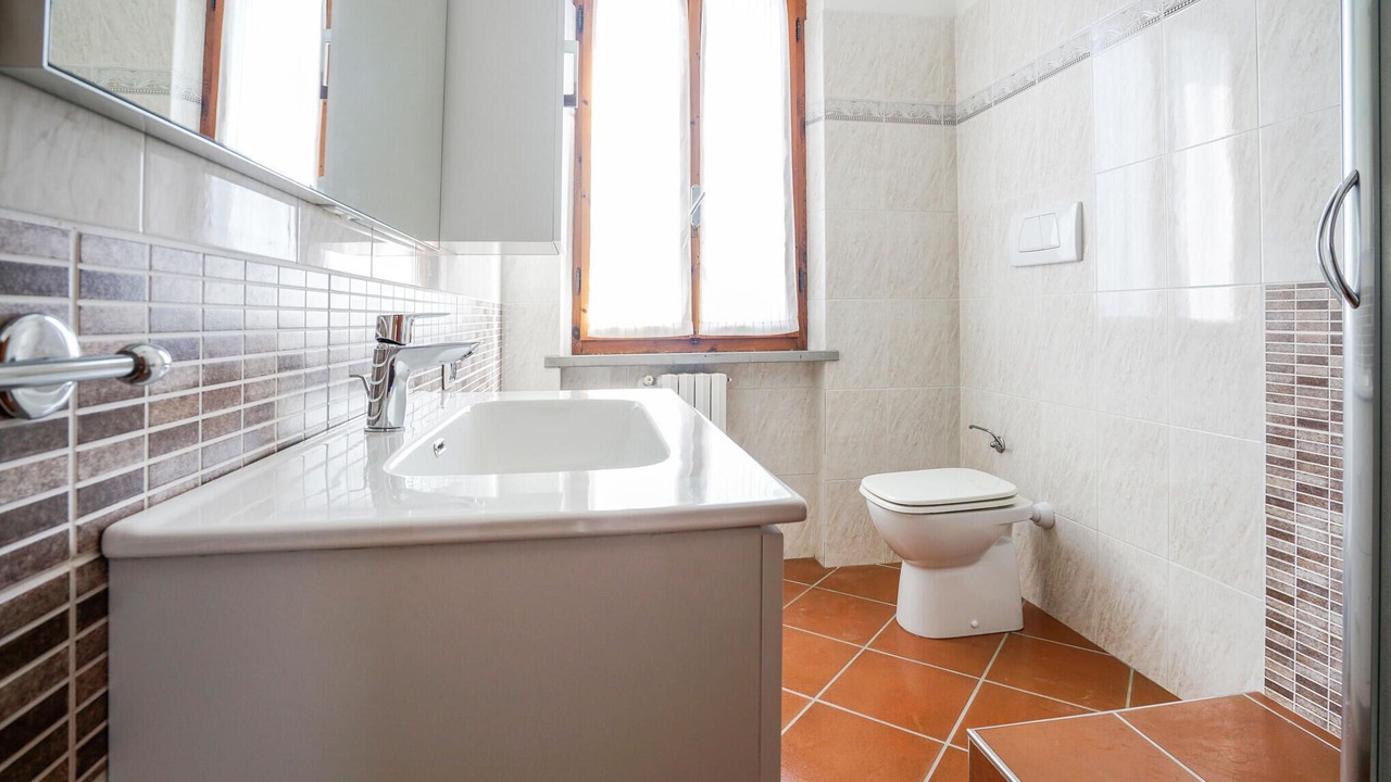 Photo of Bathroom in Lari