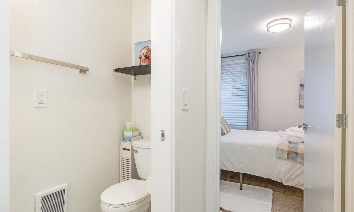 Photo of Bathroom in Maple Leaf