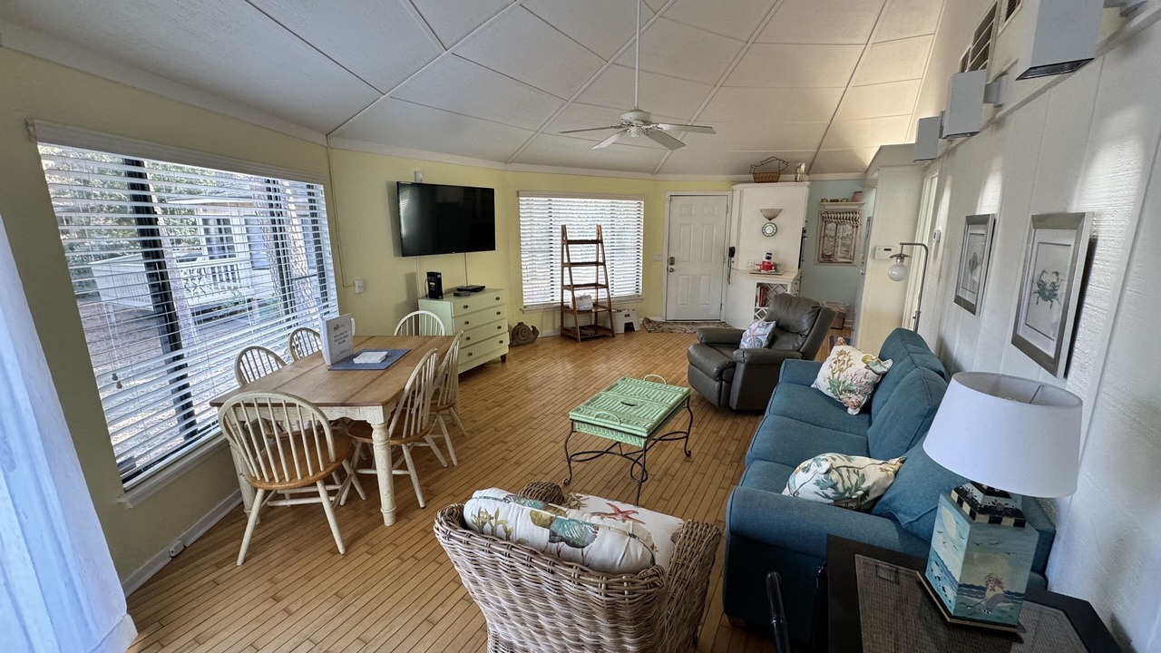 Photo of Livingroom in Night Heron