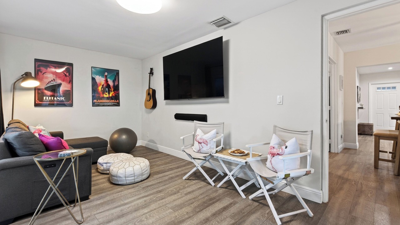 Photo of Livingroom in Middle River Terrace