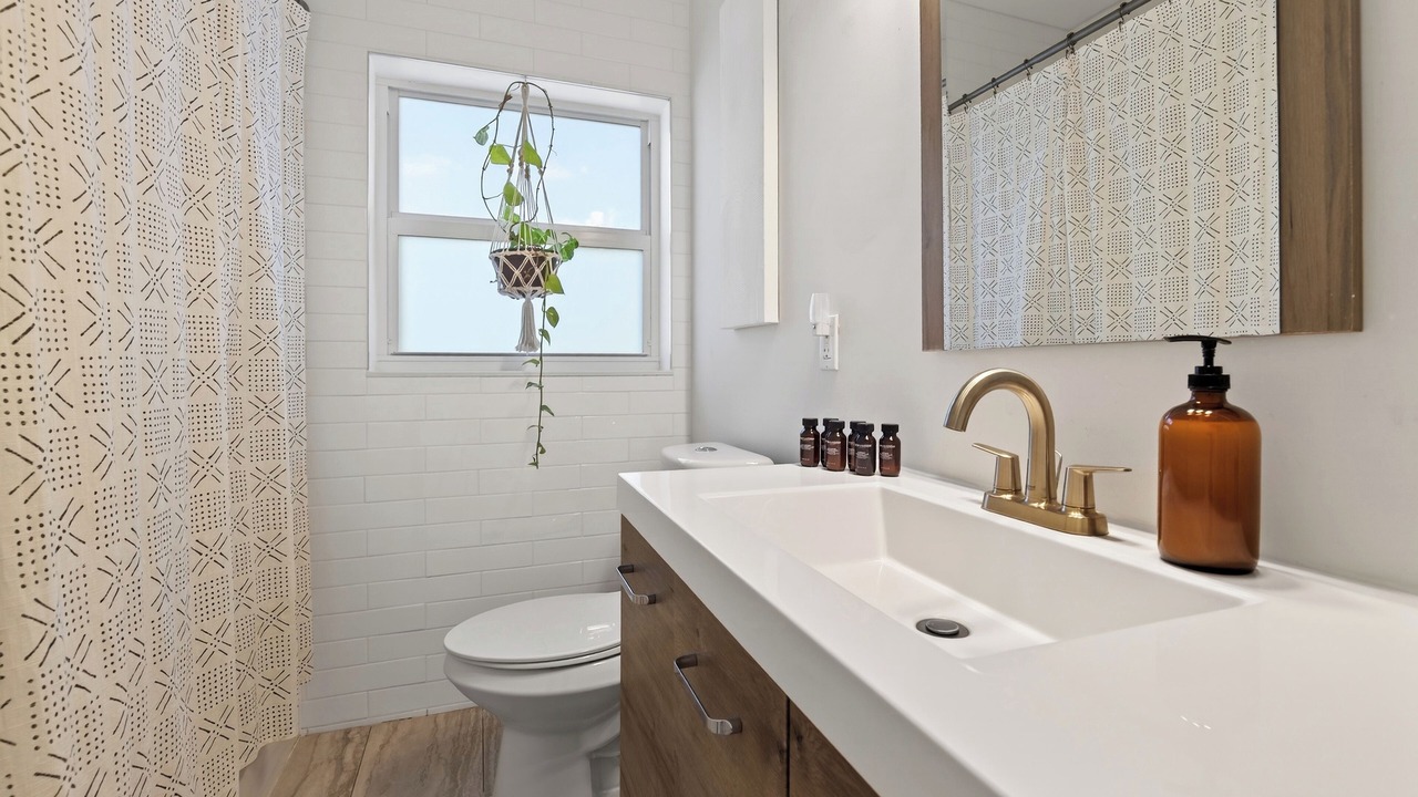 Photo of Bathroom in Middle River Terrace