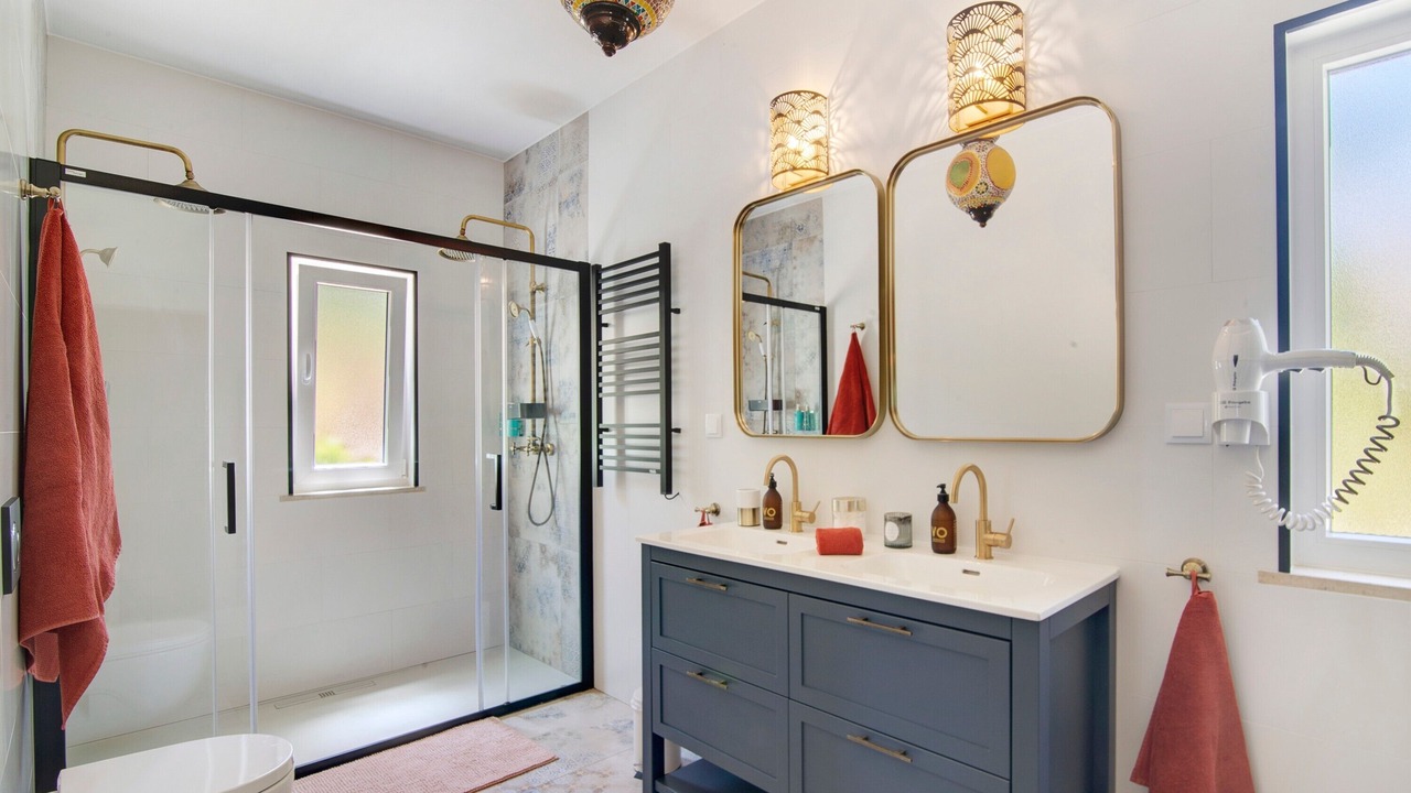 Photo of Bathroom in Vale Judeu