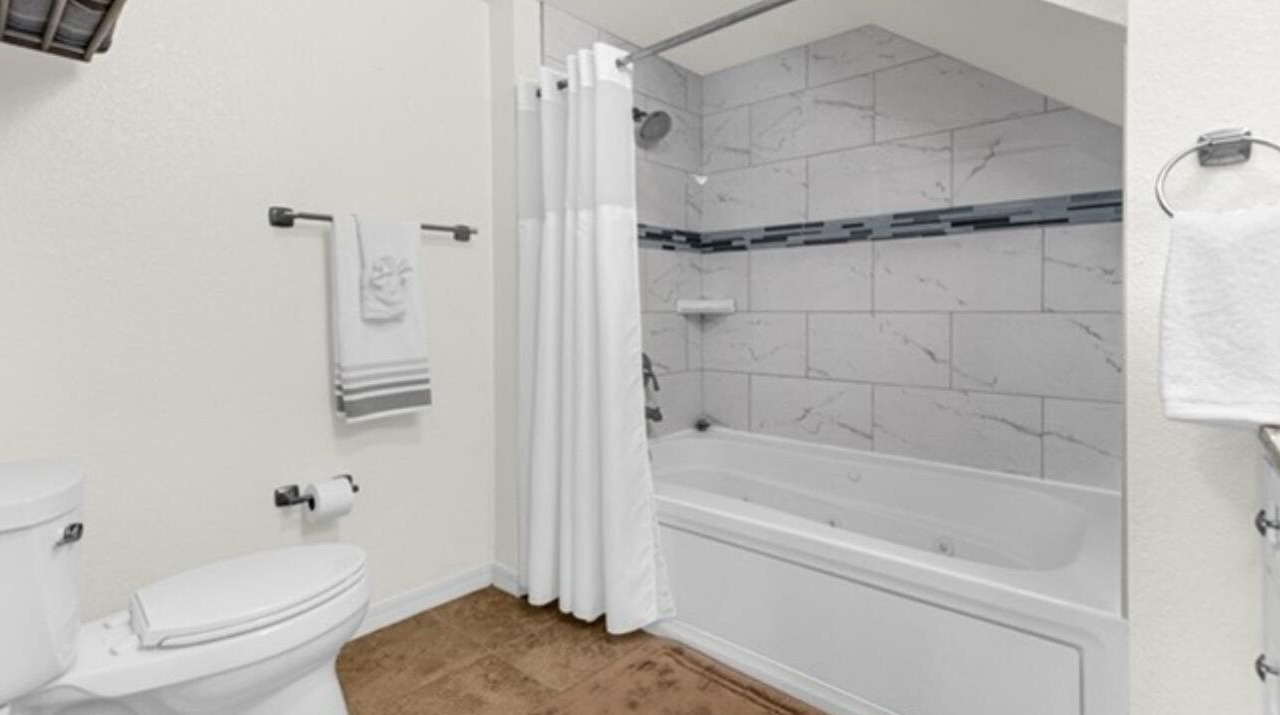 Photo of Bathroom in Venetian Bay Villages