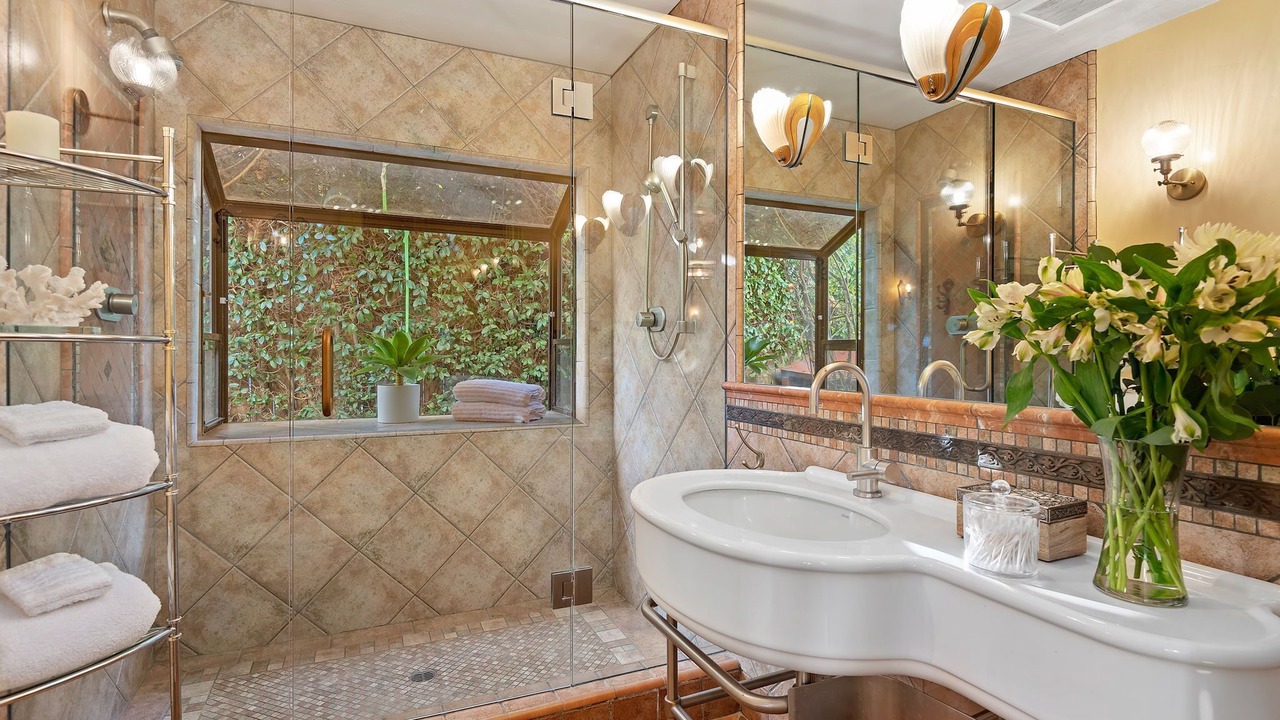 Photo of Bathroom in Alta Mesa