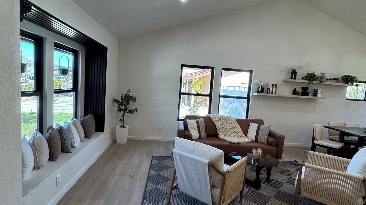 Photo of Livingroom in Thousand Oaks