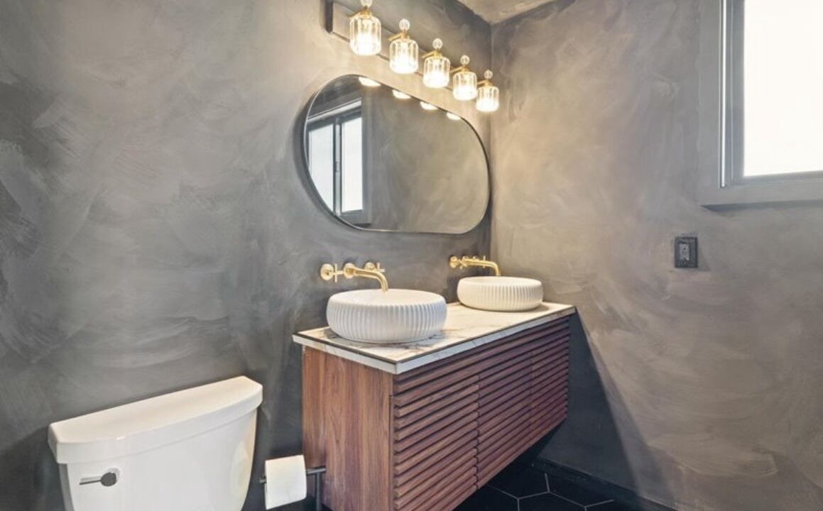 Photo of Bathroom in Thousand Oaks