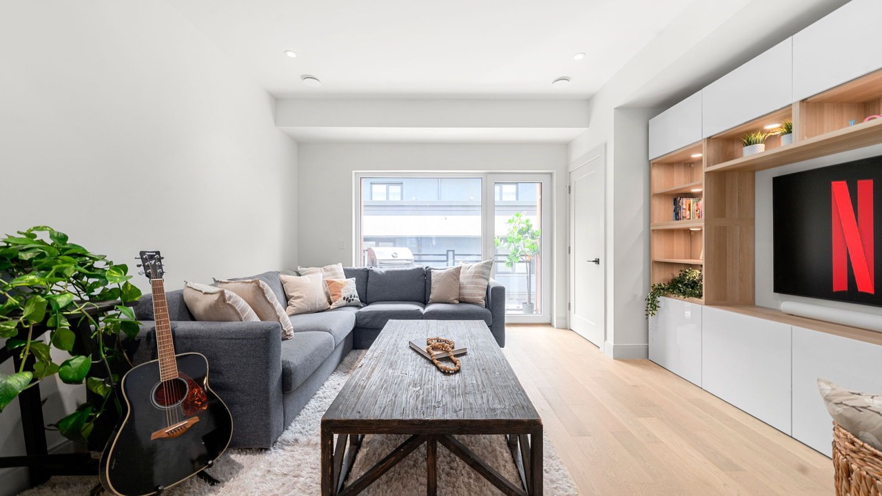 Photo of Livingroom in Lower Lonsdale