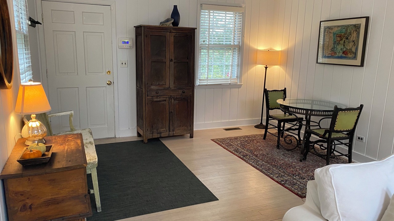 Photo of Livingroom in Wainscott