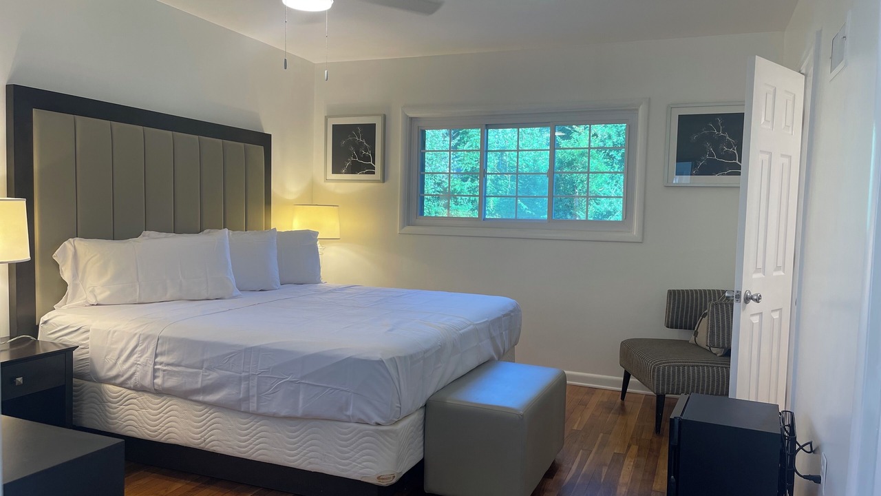 Photo of Bedroom in White Oak