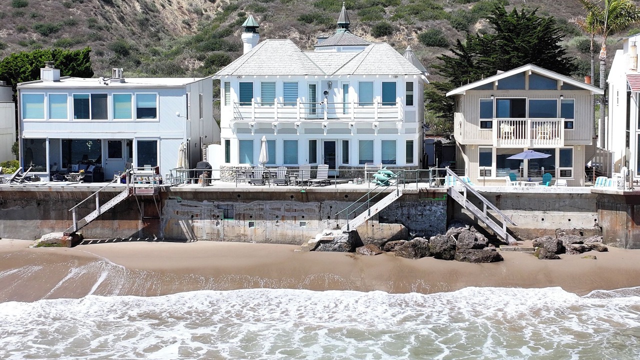 Photo of Others in Faria Beach