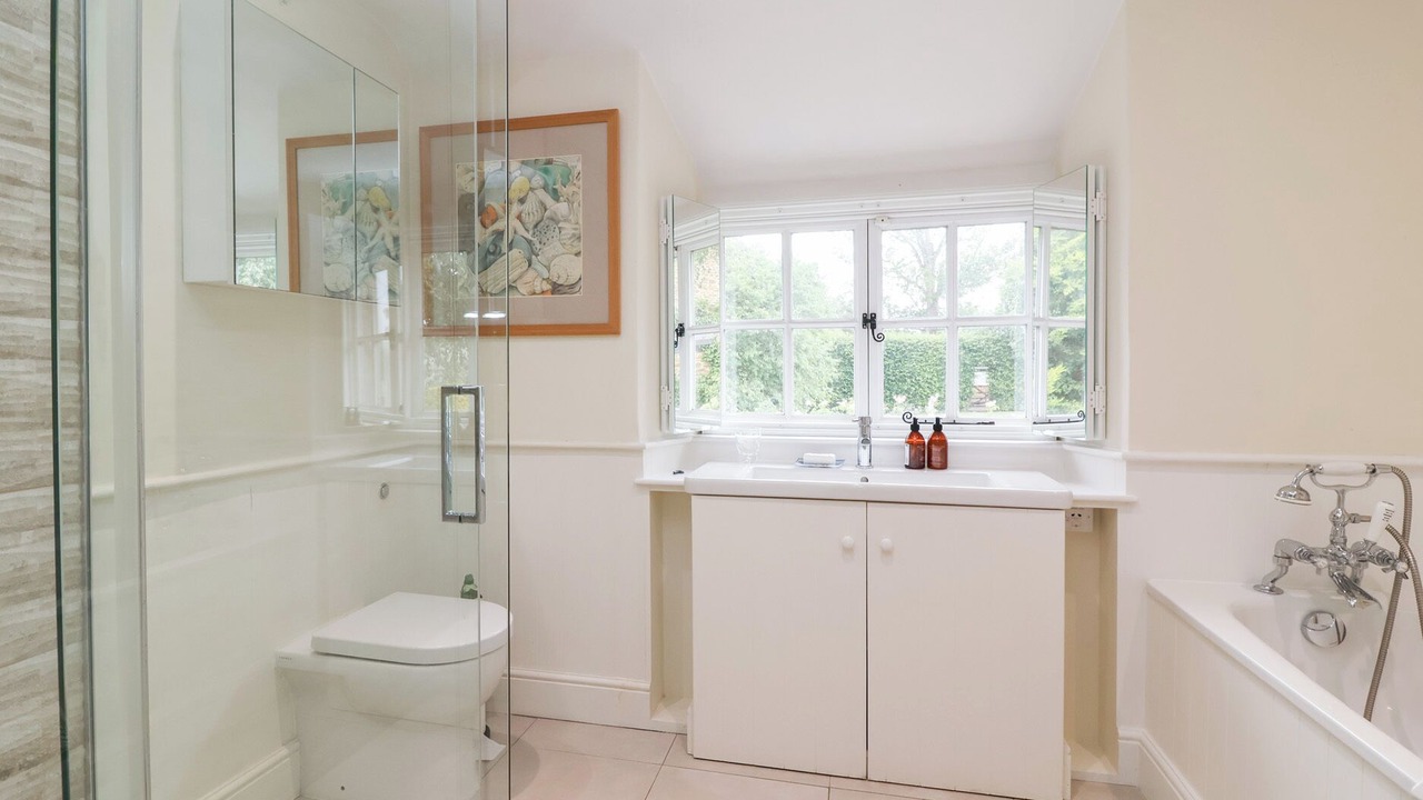 Photo of Bathroom in Hook Norton