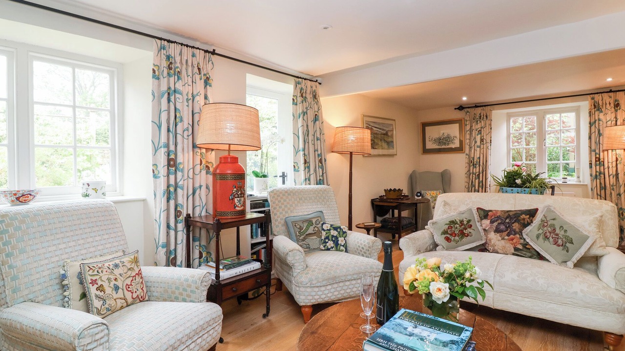 Photo of Livingroom in Hook Norton