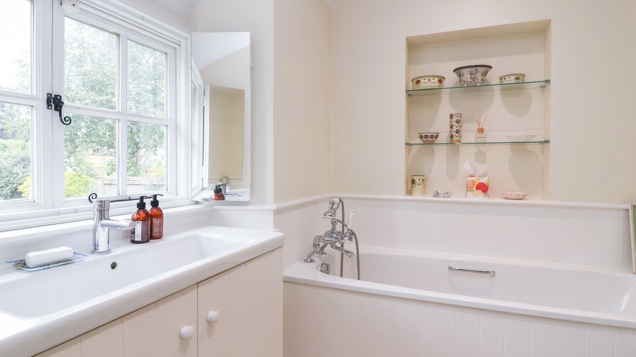 Photo of Bathroom in Hook Norton