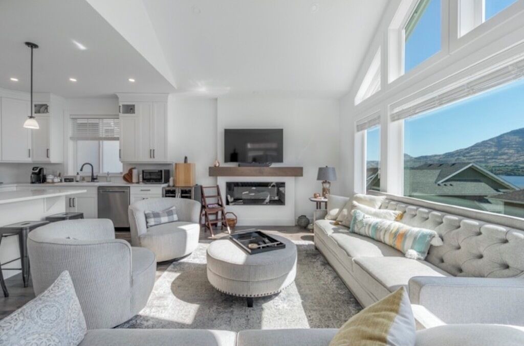 Photo of Livingroom in Osoyoos