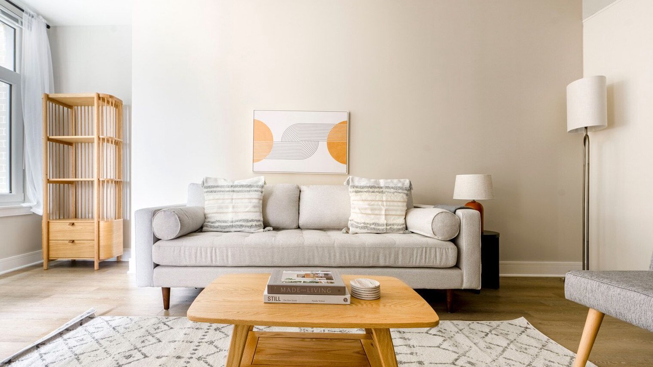 Photo of Livingroom in Woodmont Triangle
