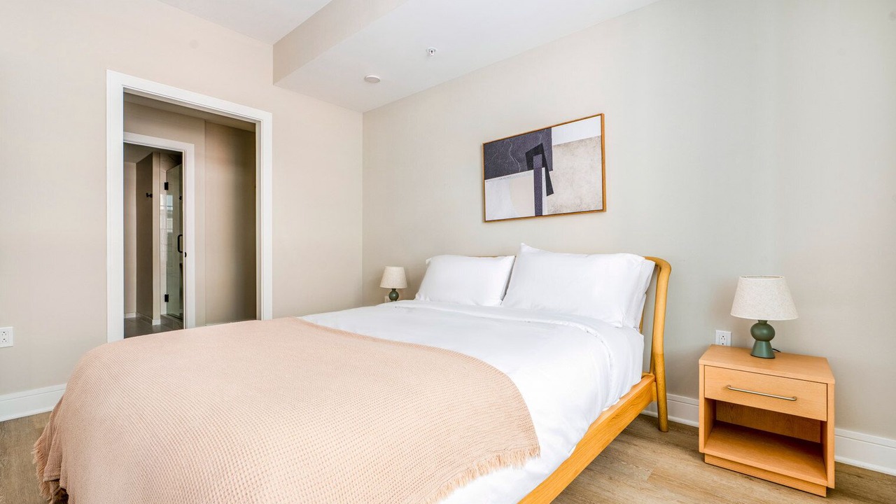 Photo of Bedroom in Woodmont Triangle