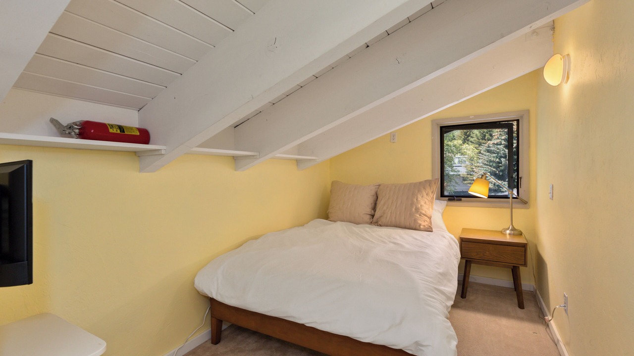 Photo of Bedroom in Warm Springs