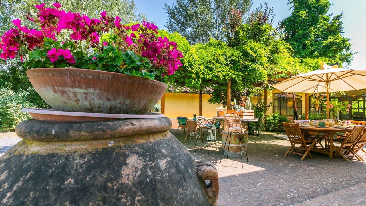 Photo of Outdoor in Lari