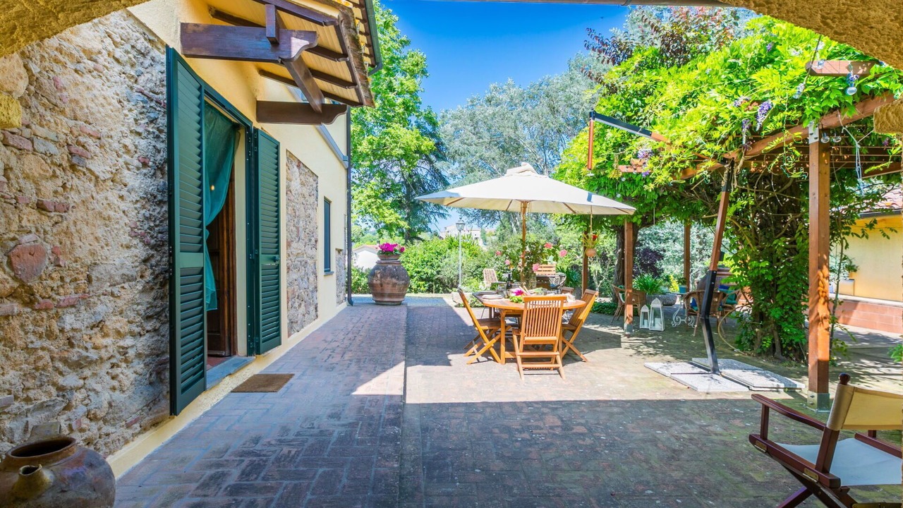 Photo of Outdoor in Lari