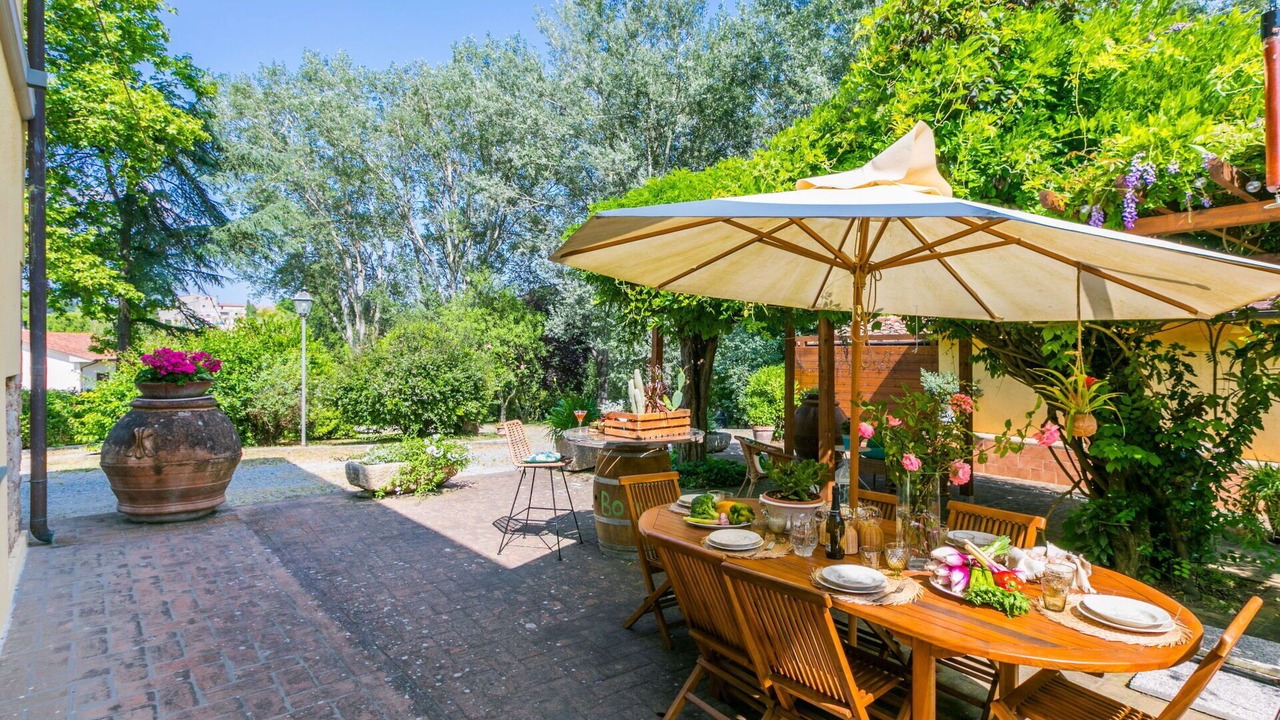 Photo of Outdoor in Lari