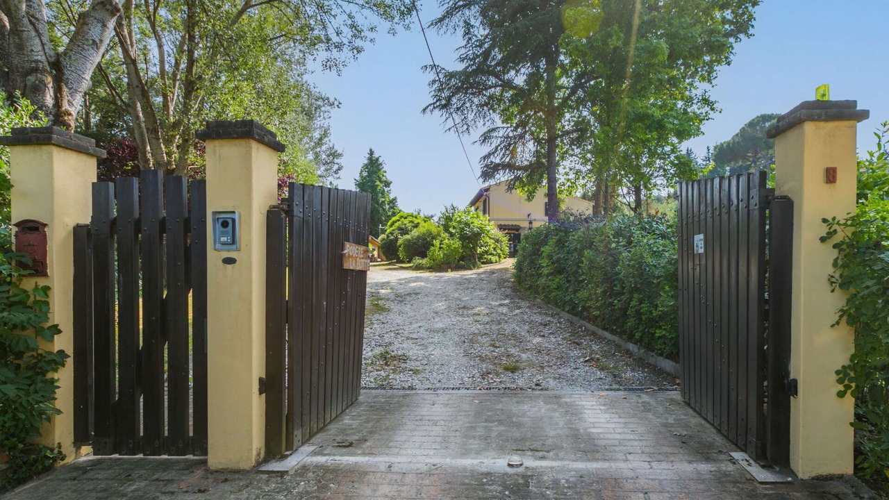Photo of Outdoor in Lari