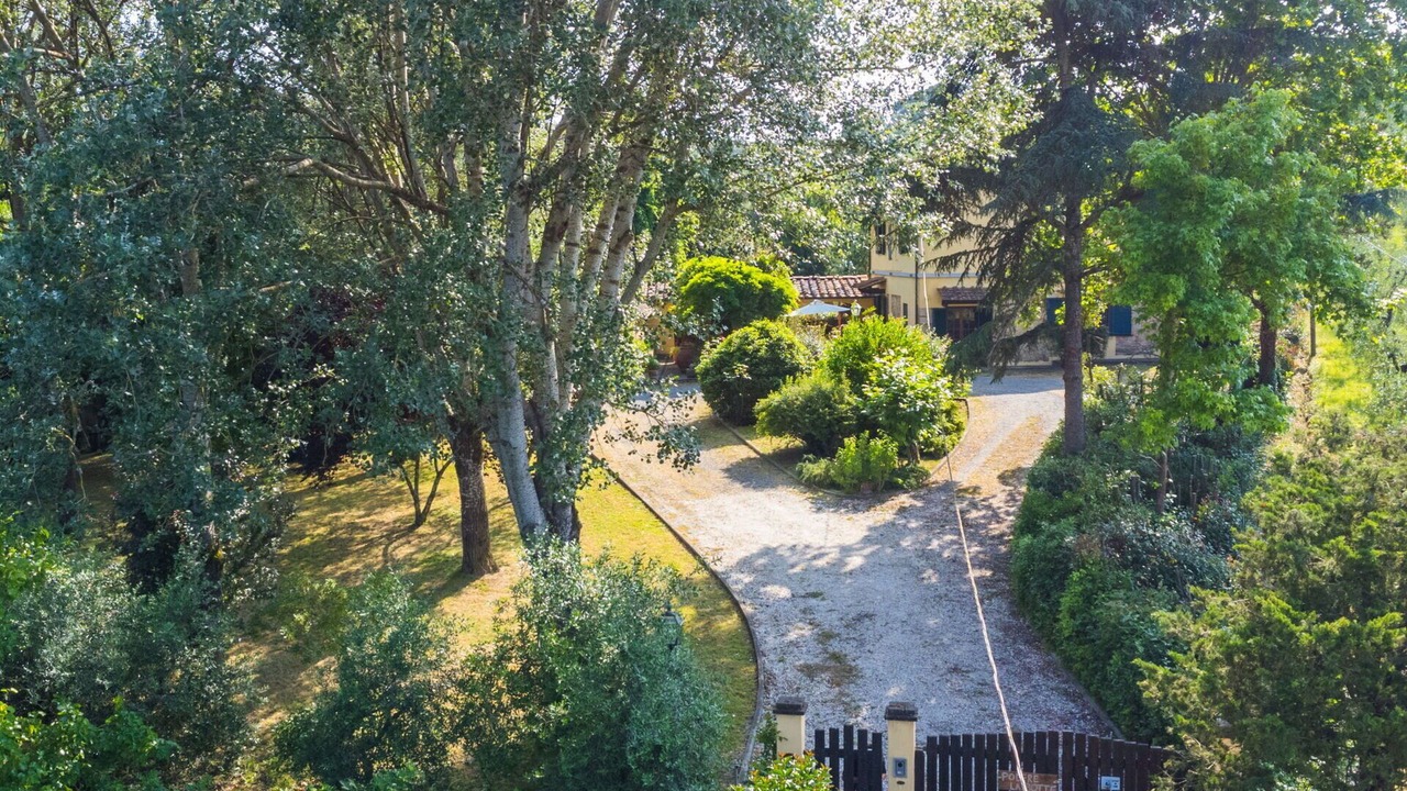 Photo of Outdoor in Lari