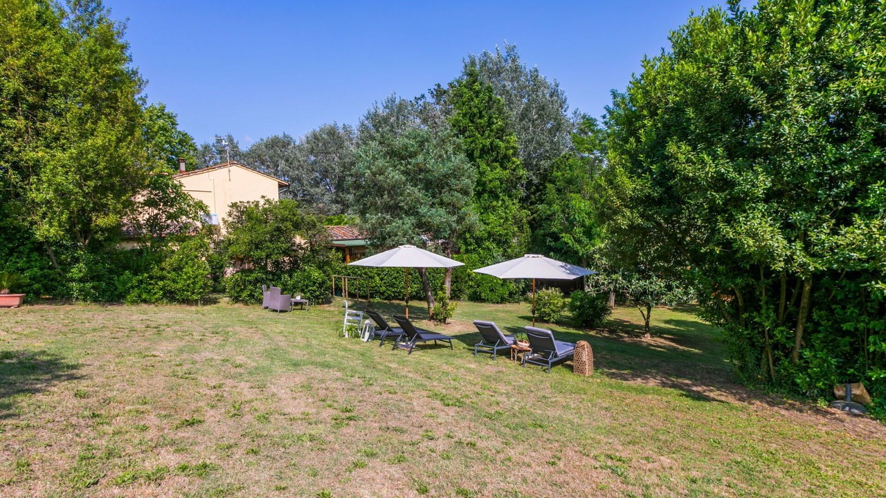 Photo of Outdoor in Lari