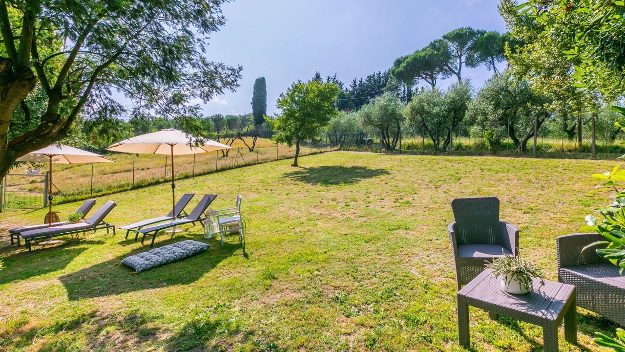Photo of Outdoor in Lari