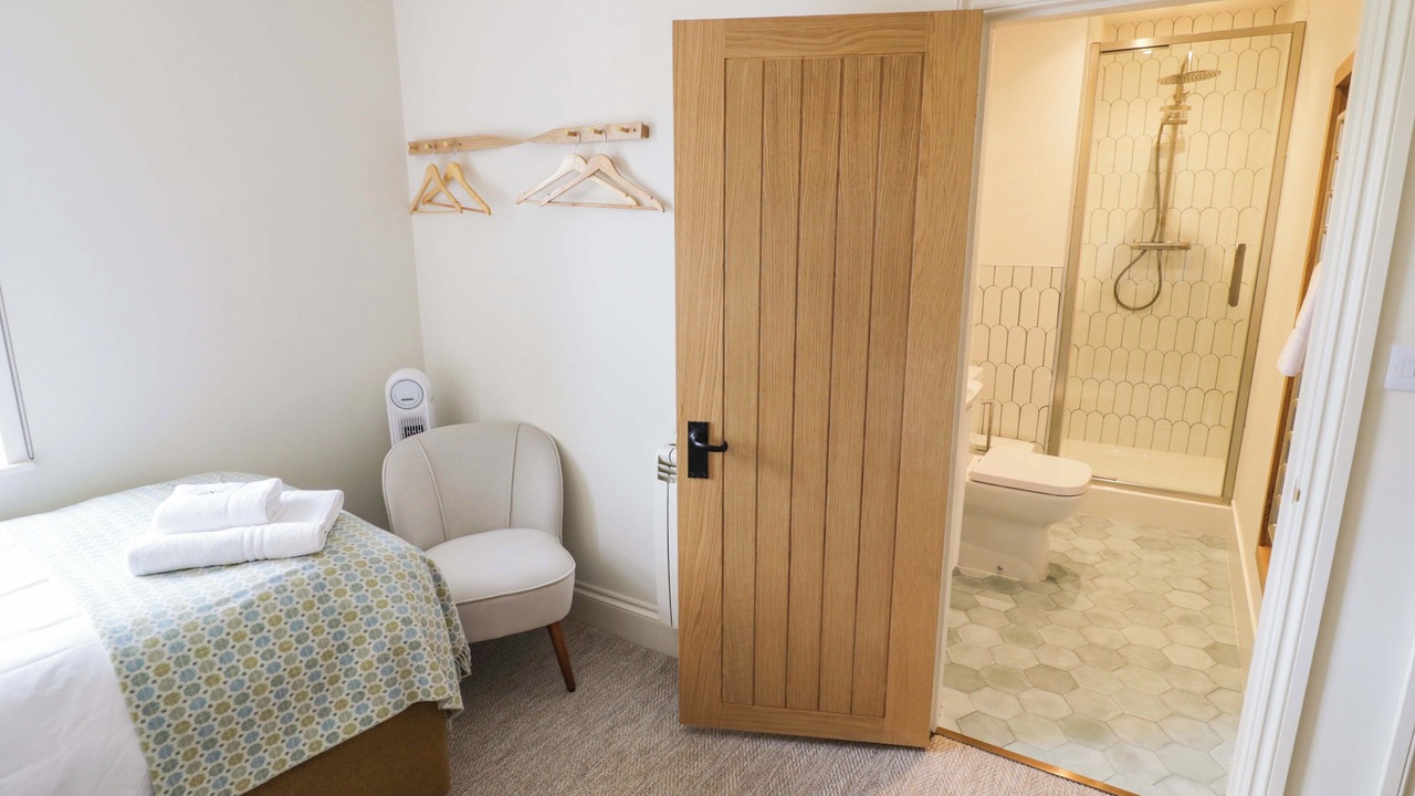 Photo of Bedroom in Broadway
