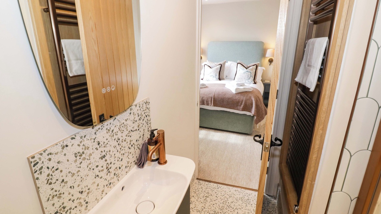 Photo of Bedroom in Broadway