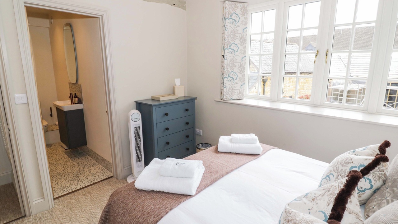 Photo of Bedroom in Broadway