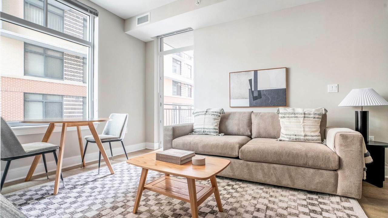 Photo of Livingroom in Woodmont Triangle
