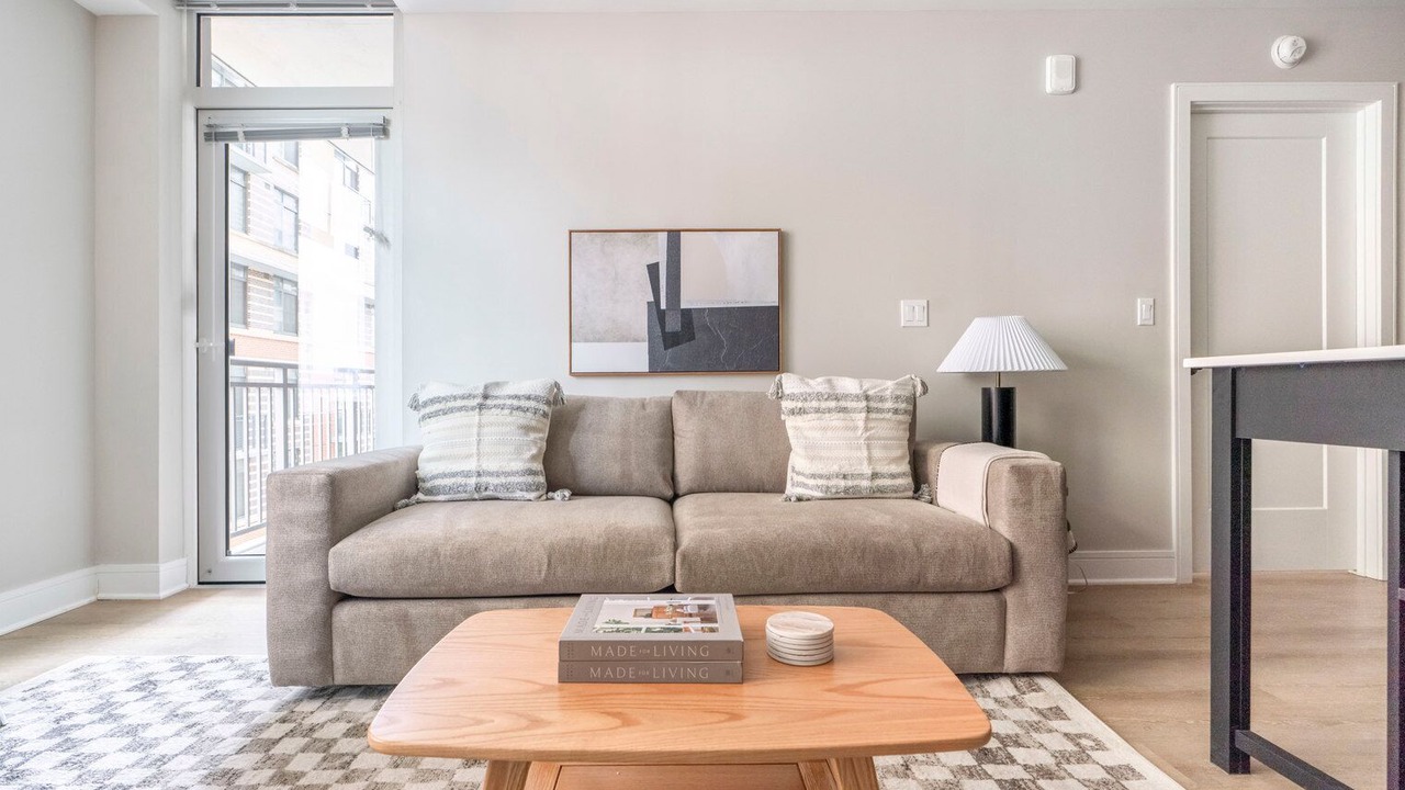 Photo of Livingroom in Woodmont Triangle