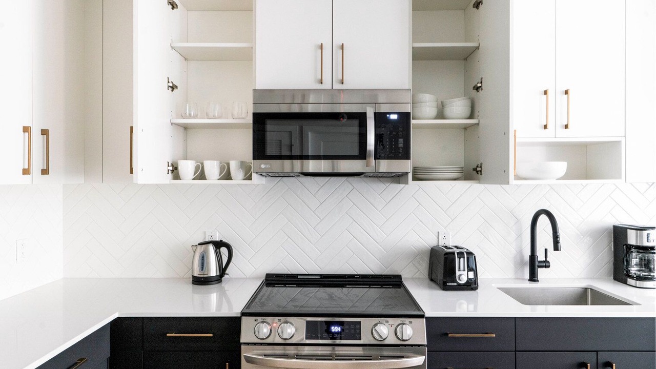 Photo of Kitchen in Woodmont Triangle