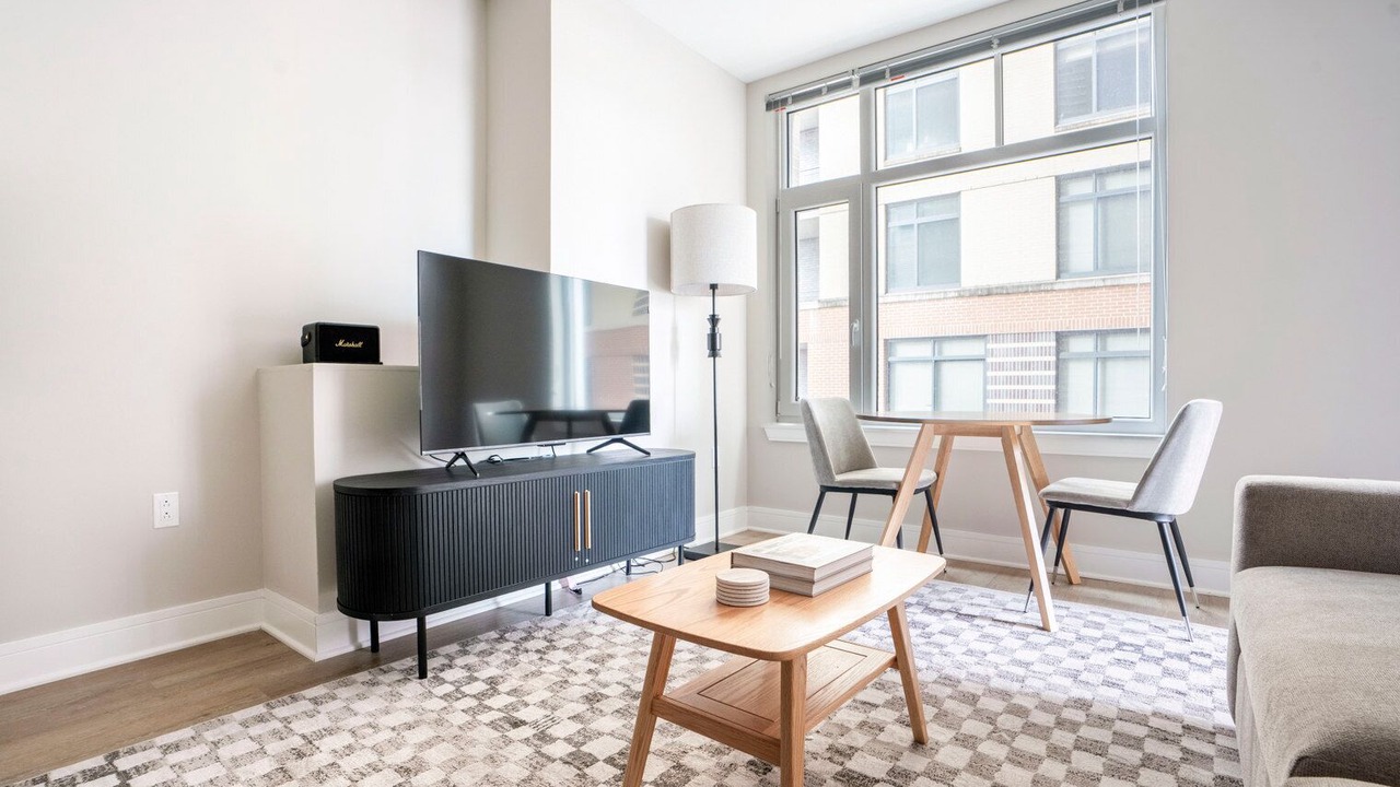 Photo of Livingroom in Woodmont Triangle