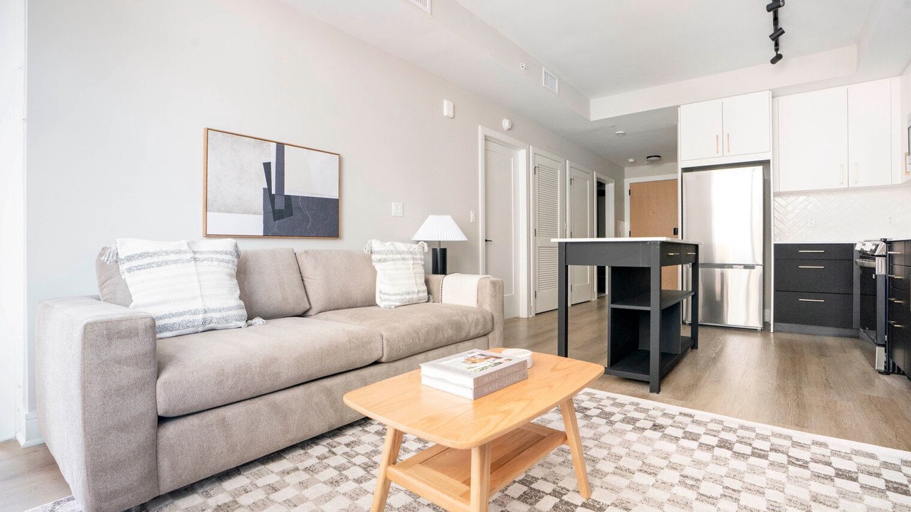 Photo of Livingroom in Woodmont Triangle