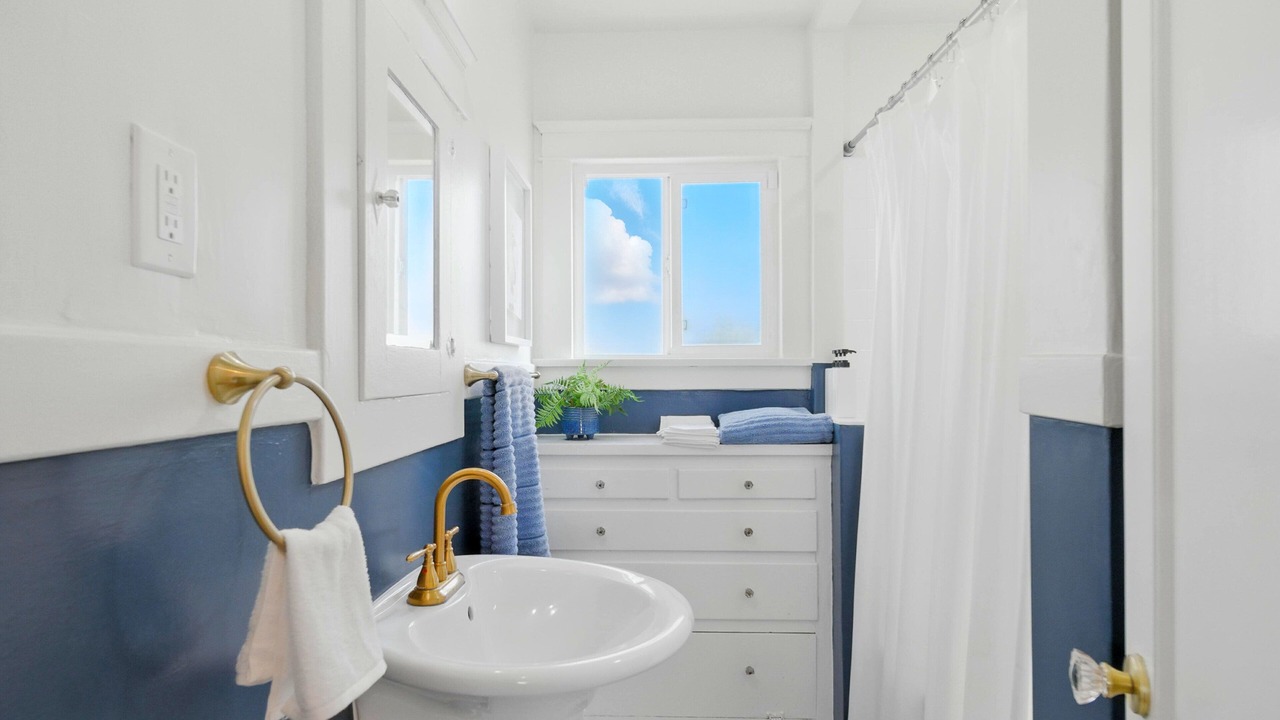Photo of Bathroom in Belmont Shore