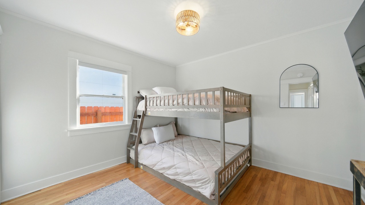 Photo of Bedroom in Belmont Shore