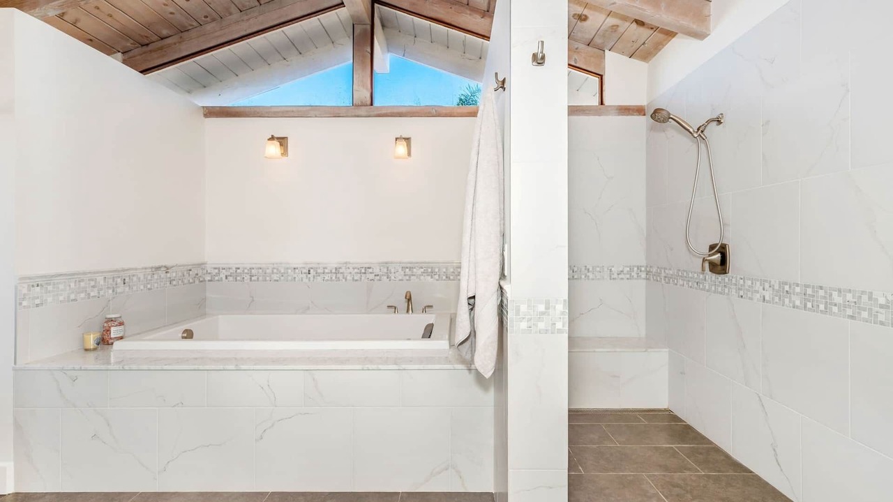 Photo of Bathroom in Seabridge Marina