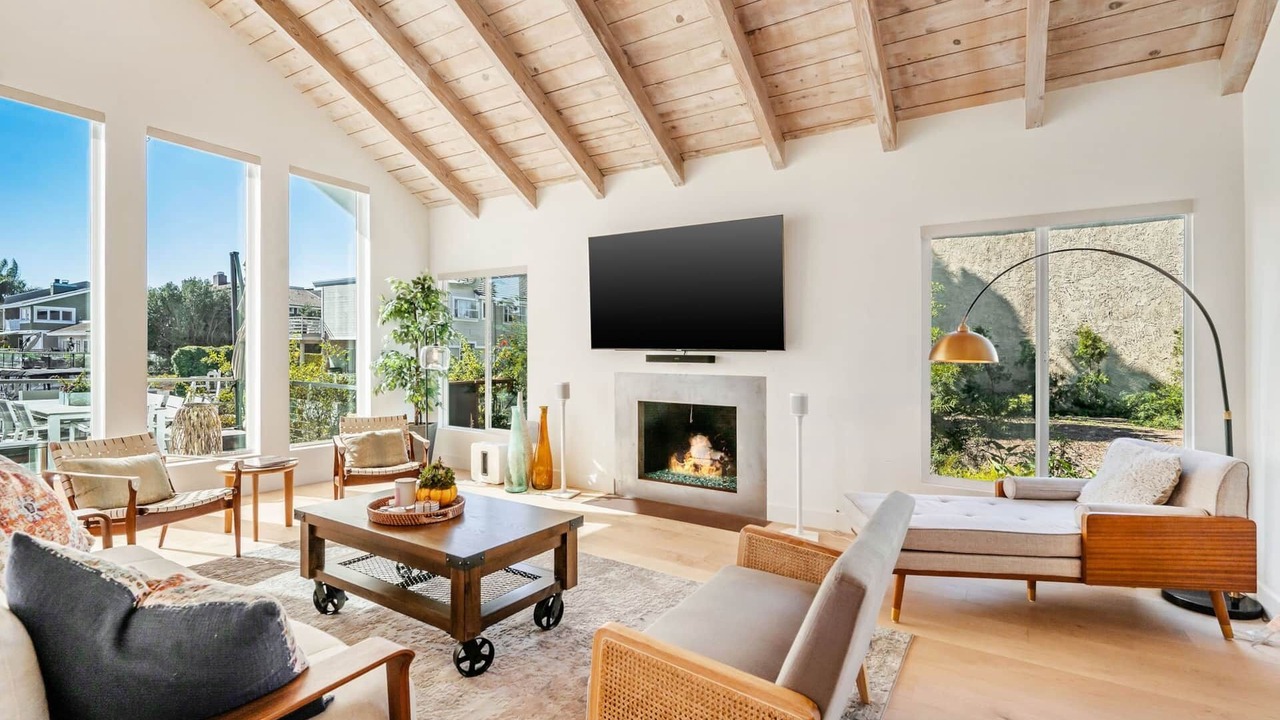 Photo of Livingroom in Seabridge Marina
