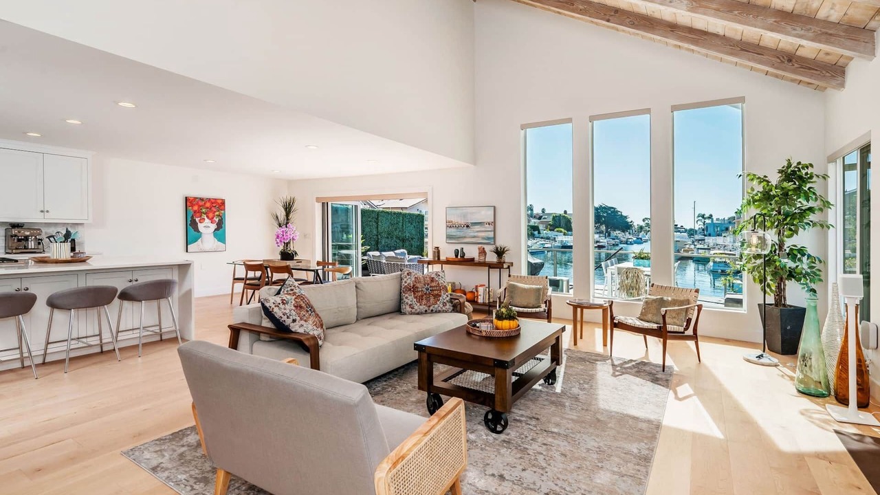 Photo of Livingroom in Seabridge Marina